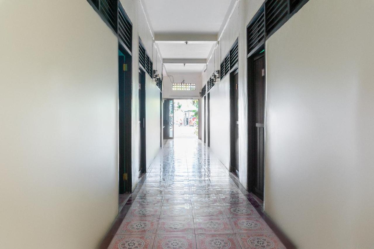 Oyo 3095 Semarapura Homestay Makassar Exterior photo