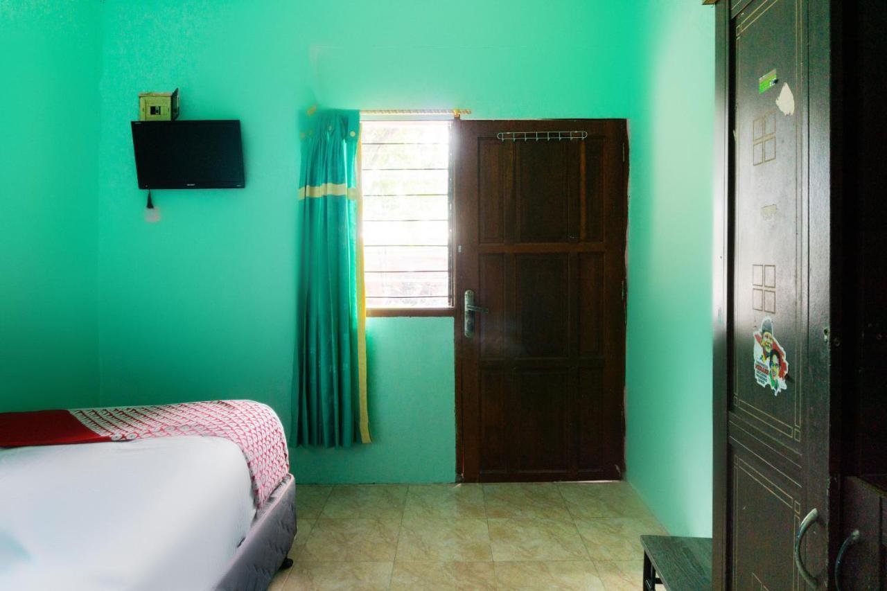 Oyo 3095 Semarapura Homestay Makassar Exterior photo