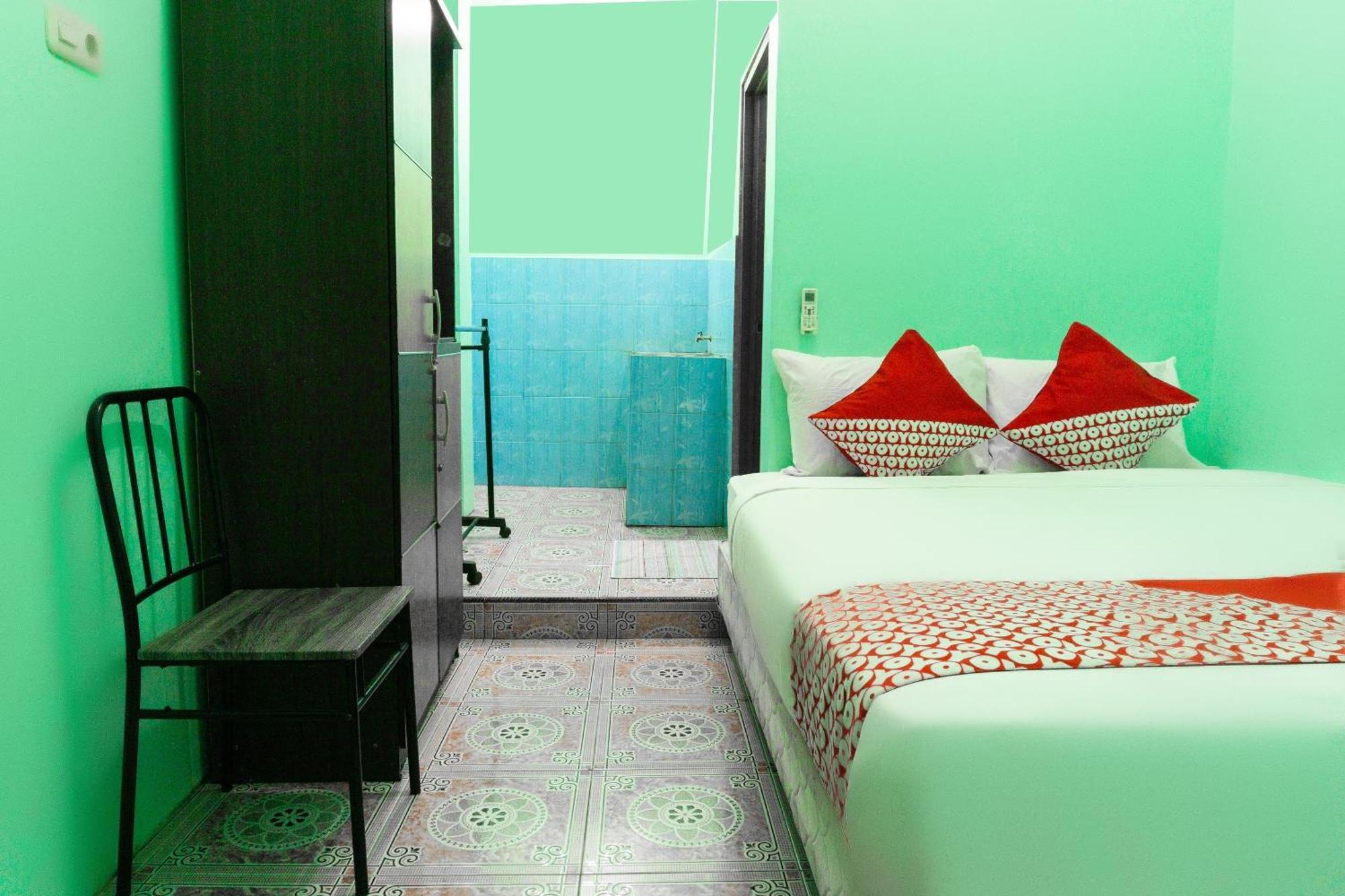 Oyo 3095 Semarapura Homestay Makassar Exterior photo