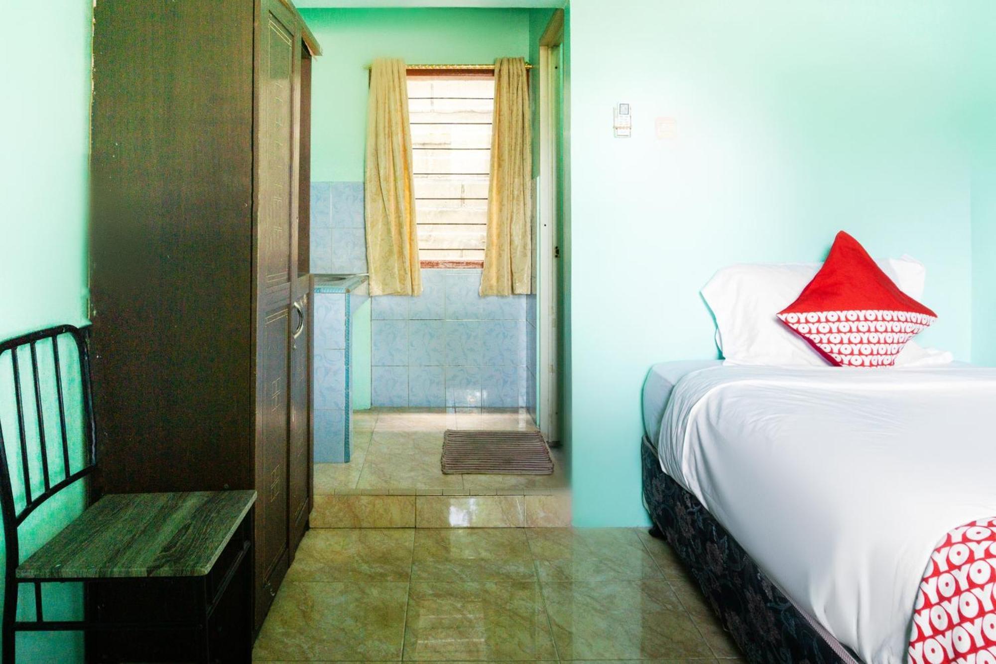 Oyo 3095 Semarapura Homestay Makassar Exterior photo