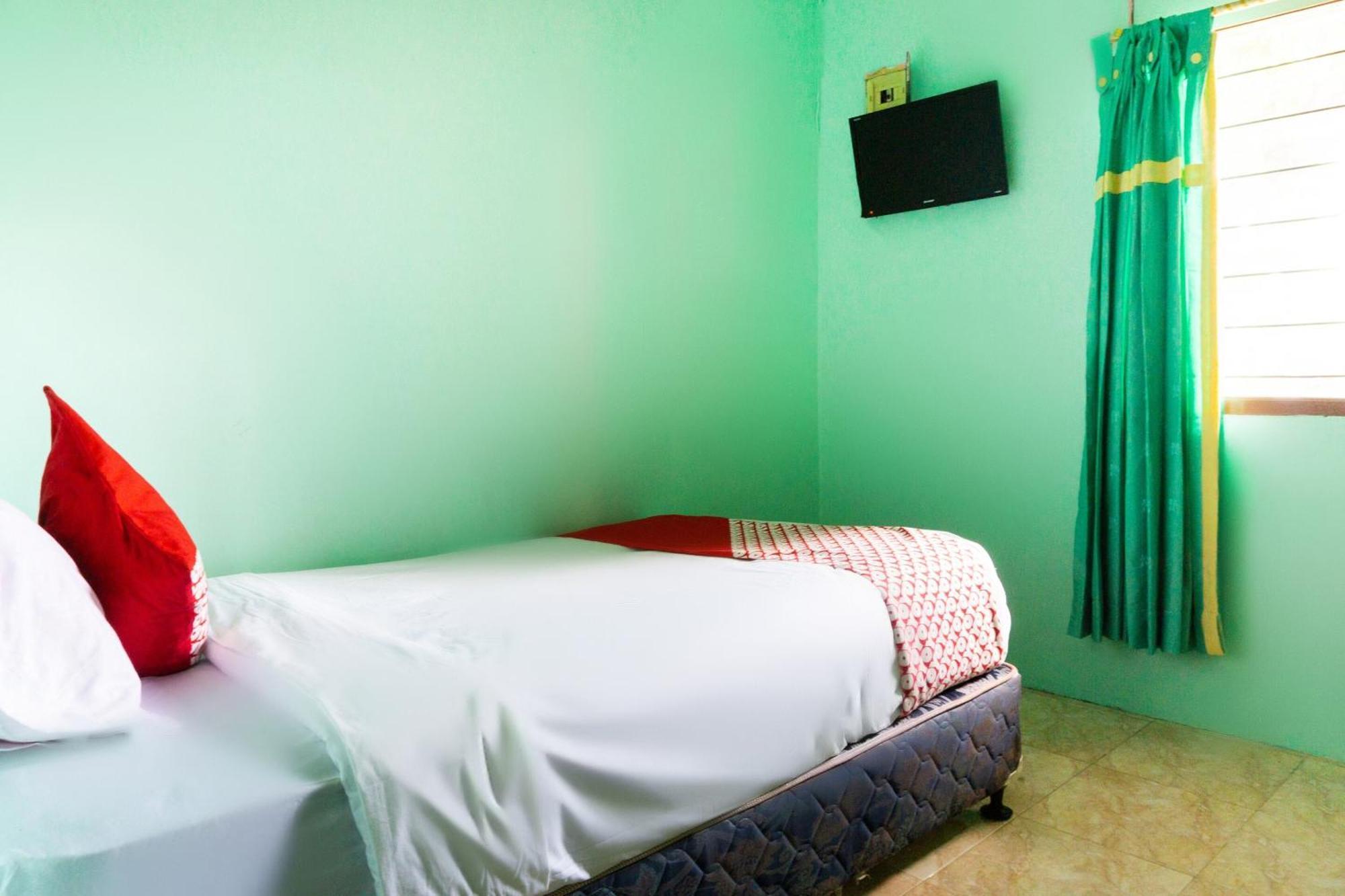 Oyo 3095 Semarapura Homestay Makassar Exterior photo