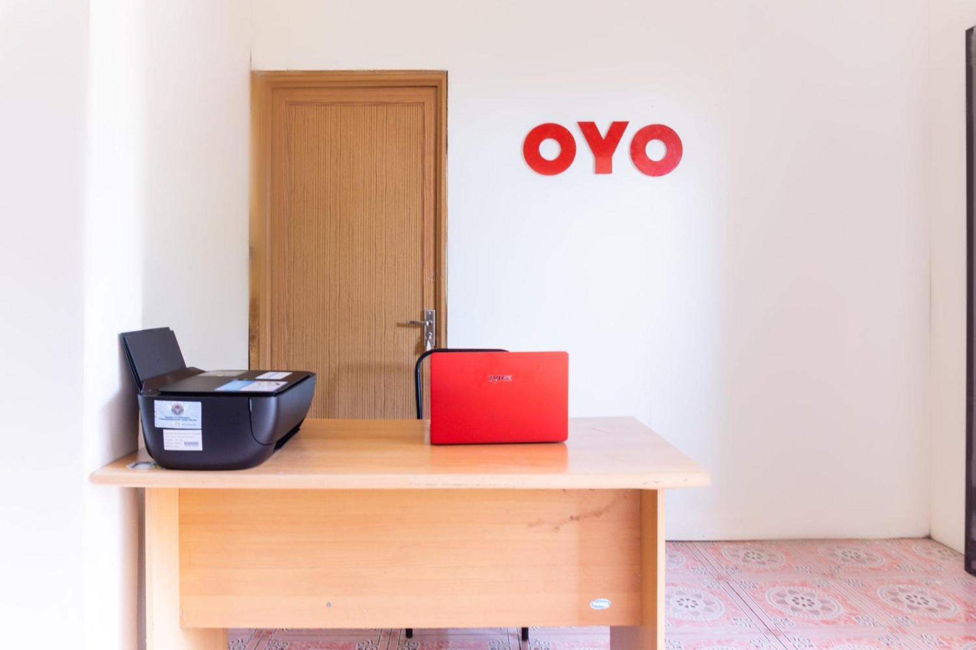 Oyo 3095 Semarapura Homestay Makassar Exterior photo