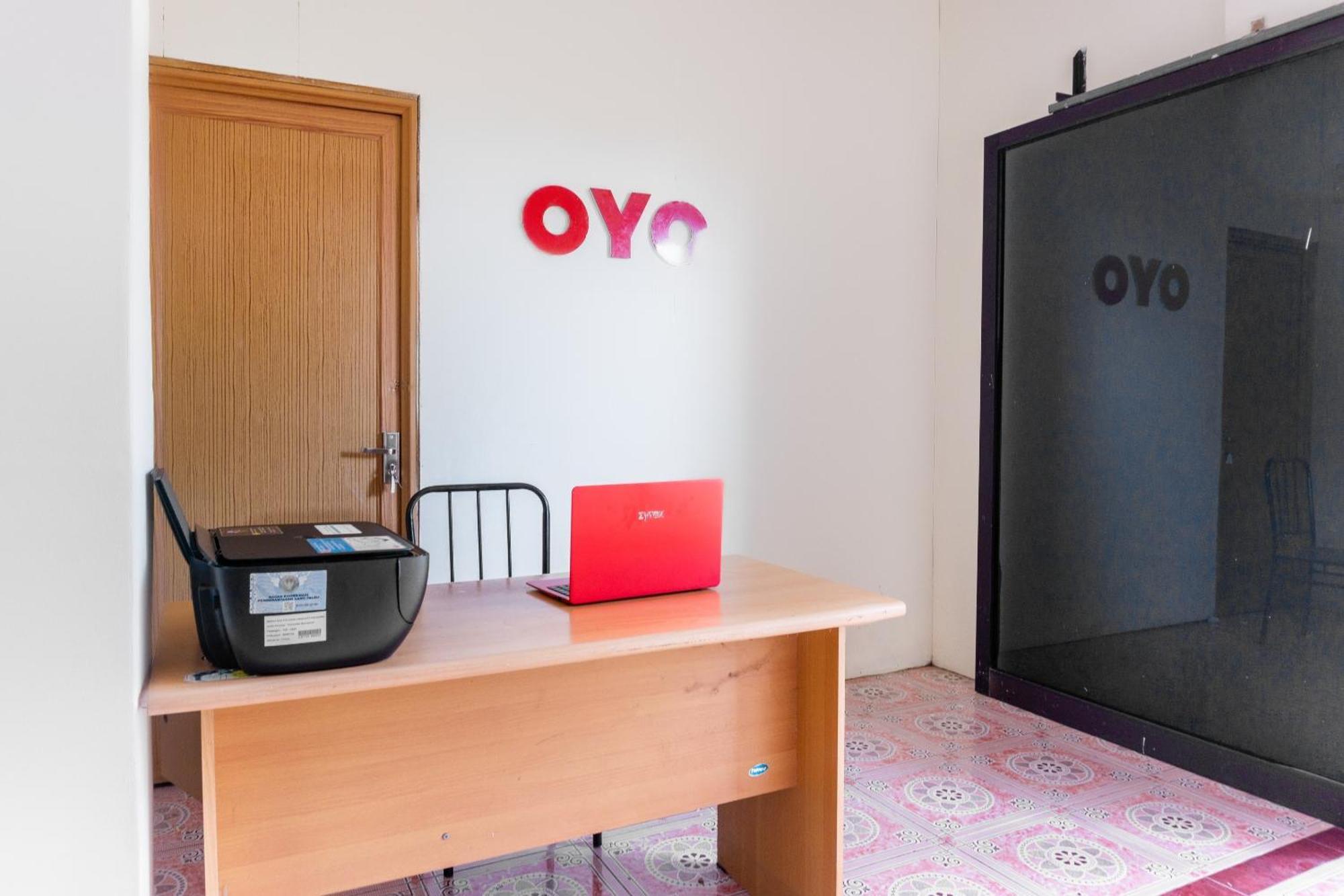 Oyo 3095 Semarapura Homestay Makassar Exterior photo